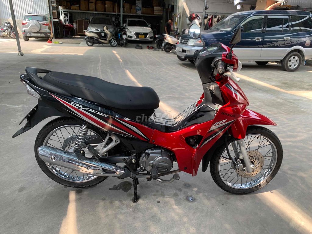 bán Honda Blade 110 thắng đỉa màu đỏ đen 2018 bstp