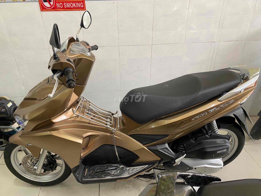 Honda Air Blade Fi 125 куб. см, 2017 г., бронзовое золото