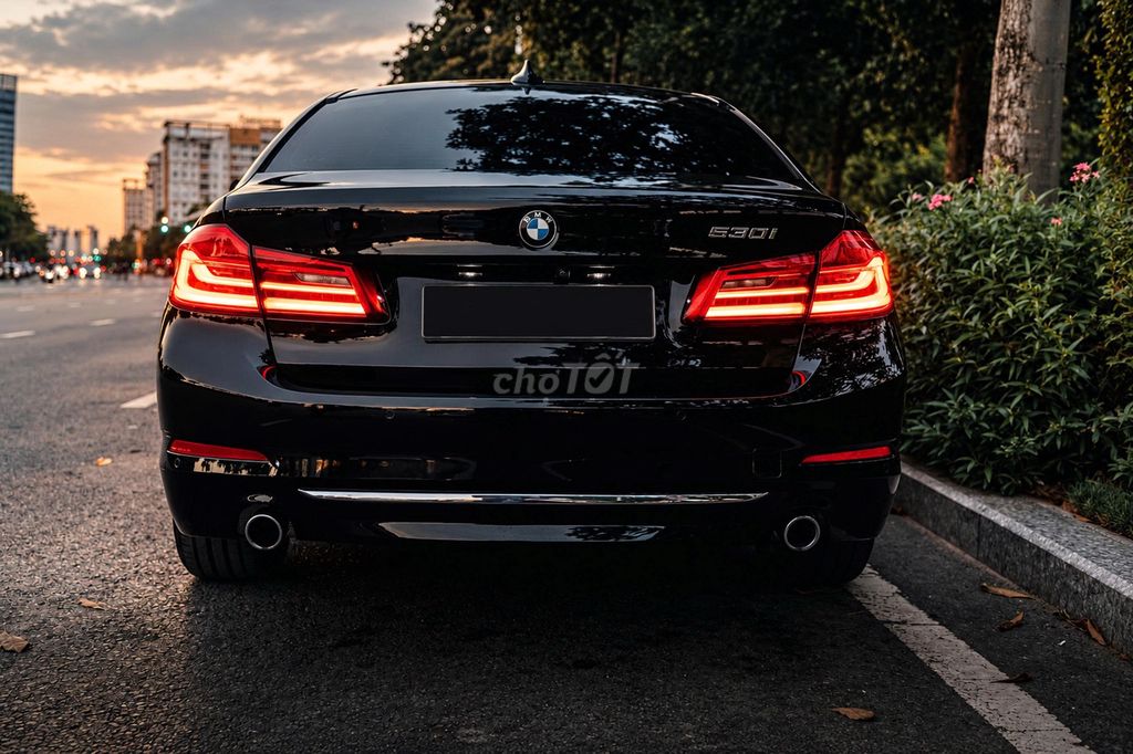 Линия класса люкс BMW 530i 2019, черная, 69 000 км