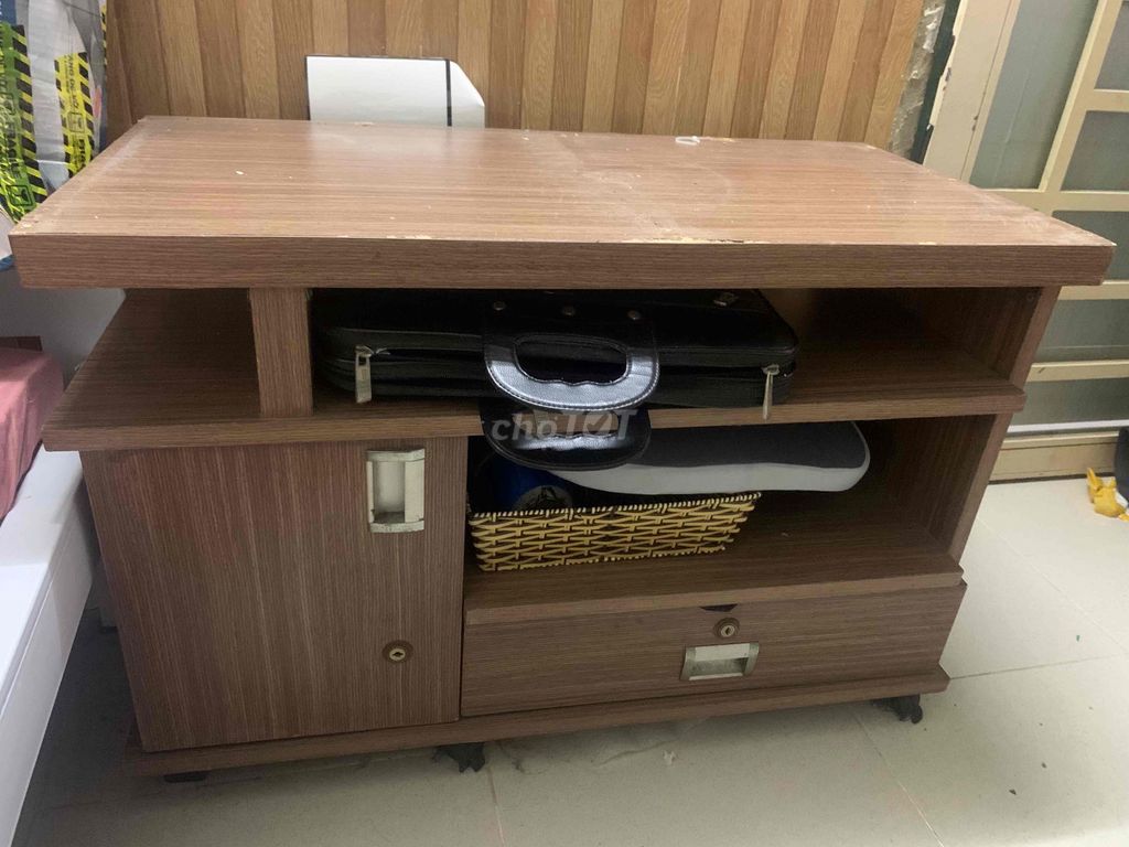 Kệ tivi gỗ màu nâu 80x40cm. Mua bán Tủ, kệ gia đình tại Quận Phú Nhuận Tp Hồ Chí Minh được đăng bởi Huyền hình 1