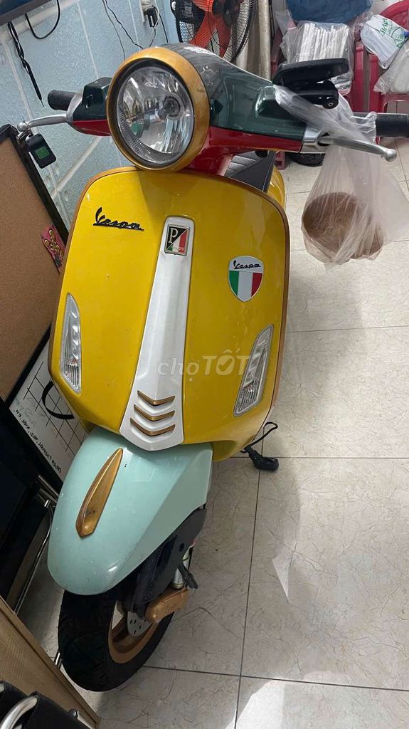 Xe Vespa Primevera đời 2015 một đời chủ.. Mua bán Xe máy tại Quận Gò Vấp Tp Hồ Chí Minh được đăng bởi Thới Hoàng Long Nguyễn hình 1