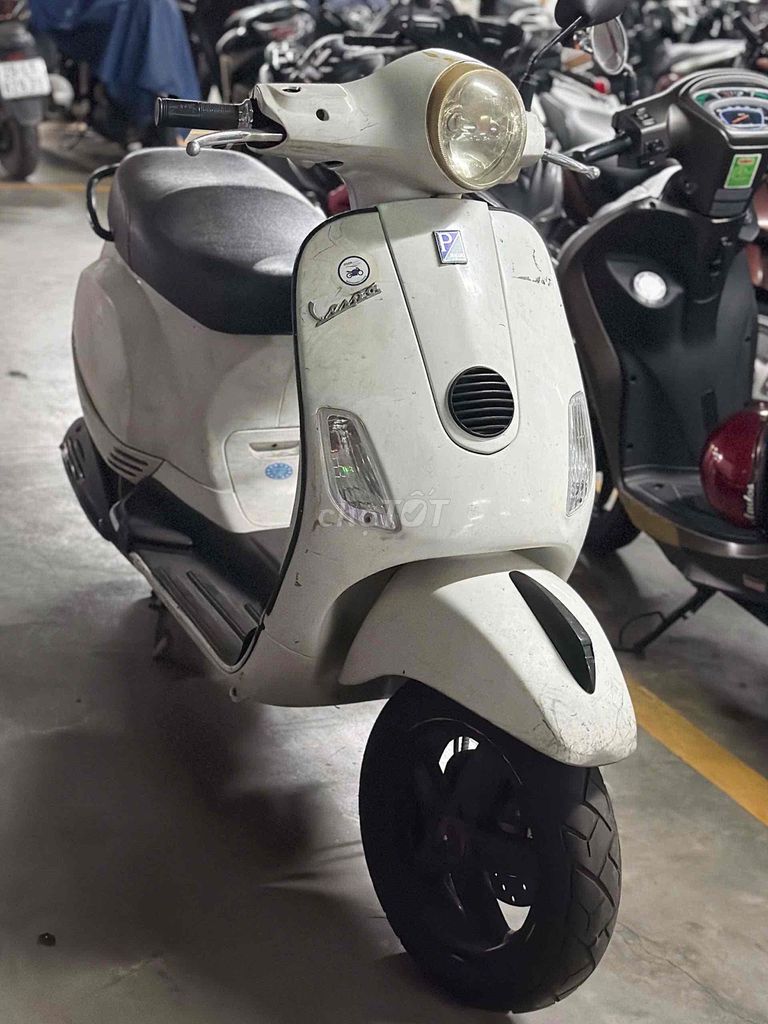 Piaggio Vespa LX125, 2011, белая, 30 000 км