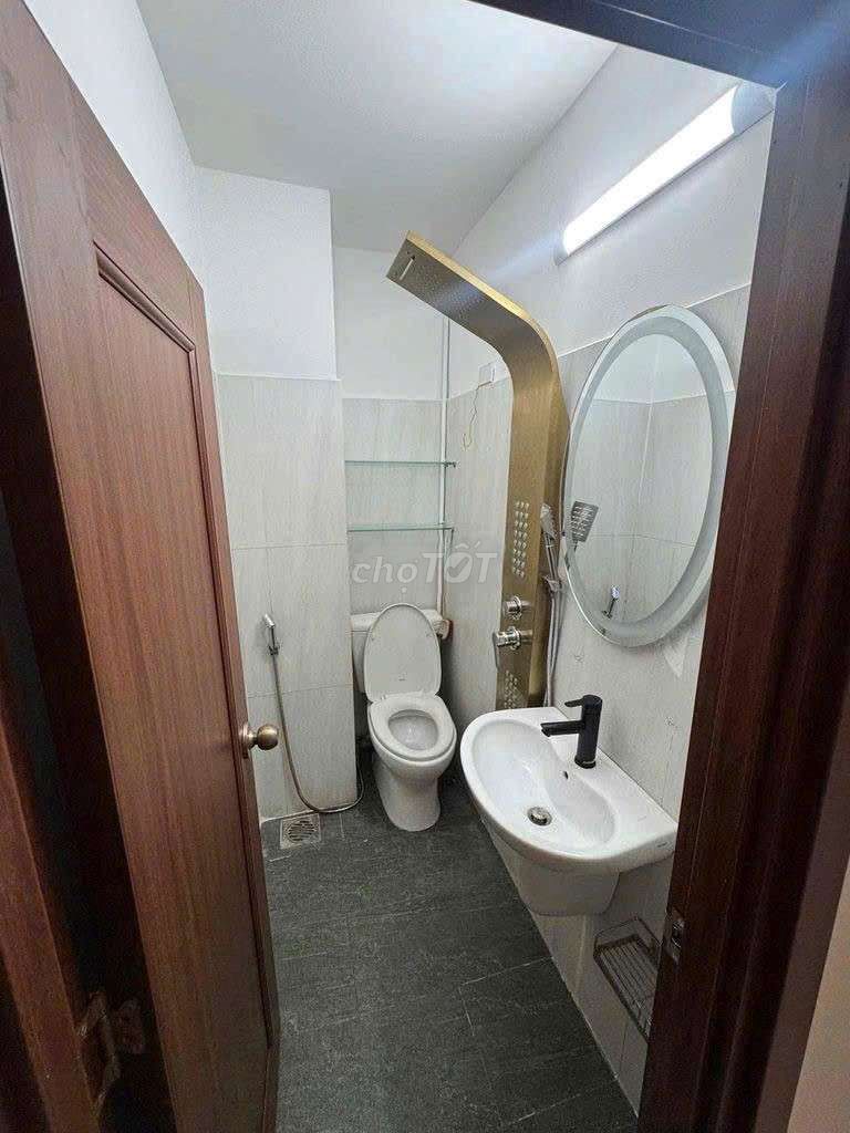 Новый дом, аллея для машин, рядом с фасадом, 2 этажа, 3 спальни, 3 санузла, Нгиа Хоа, 6 район Тан Бинь