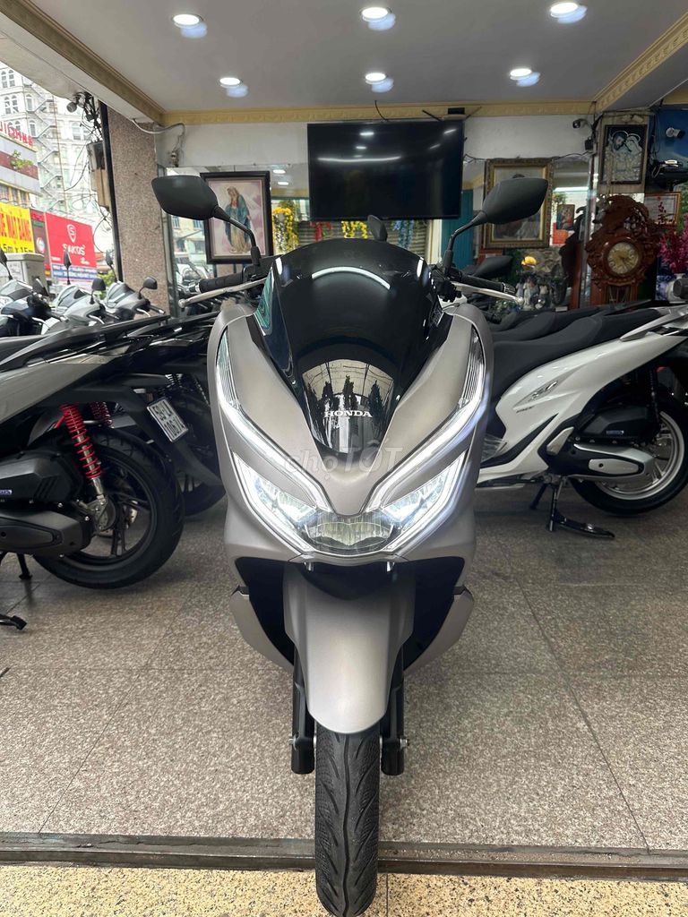 PCX 150 2018 Smartkey Bạc Đen BSTP Chính Chủ. Mua bán Xe máy tại Quận Phú Nhuận Tp Hồ Chí Minh được đăng bởi Ngô Hà hình 2