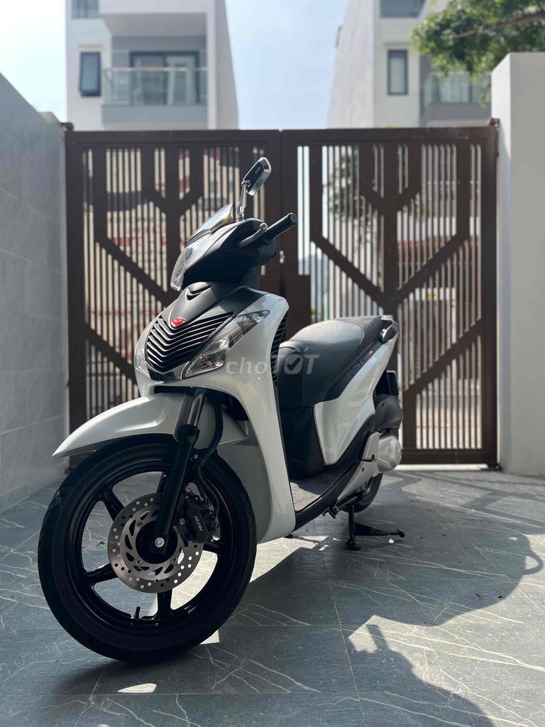SH 150i Nhập Ý SM 110 BSTP Odo 15k.km Xe Leng Keng. Mua bán Xe máy tại Quận 7 Tp Hồ Chí Minh được đăng bởi Võ Phương  hình 3