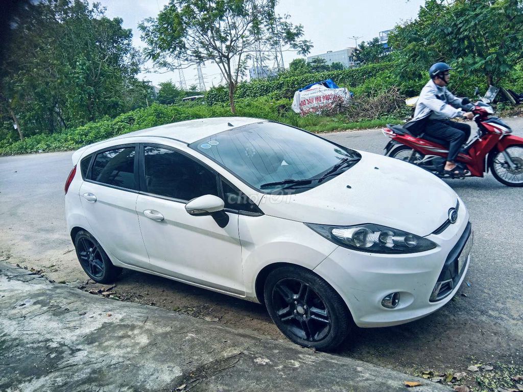 Ford Fiesta 2011 1.6L Trắng 1500000 km. Mua bán Ô tô tại Quận Ngũ Hành Sơn Đà Nẵng được đăng bởi Phan viet hình 5
