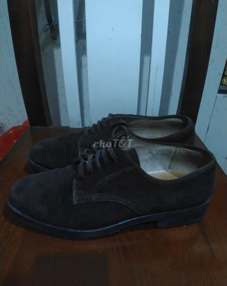 Đôi giày da lộn chính hãng size 41