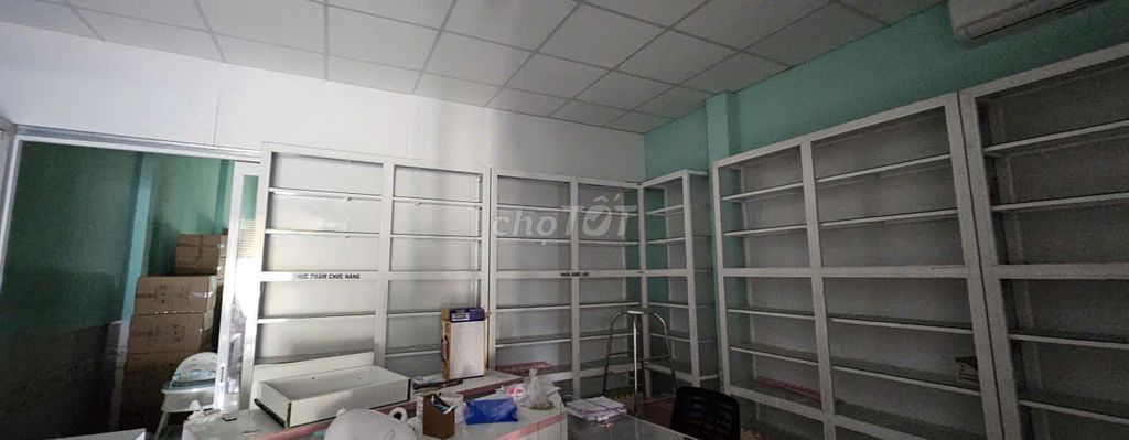 Tủ nhôm kính dày đẹp còn rất mới. Mua bán Tủ, kệ gia đình tại Thành phố Thủ Dầu Một Bình Dương được đăng bởi Mr Tài hình 1
