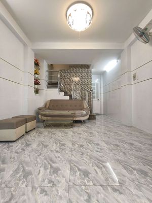 Rent · 2 bd · 28 м² · Quận 11, ул. Đường Lạc Long Quân