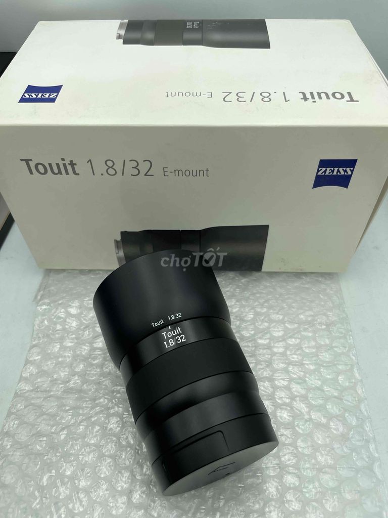 ống kính carl zeiss 32 f1.8 touit for sony