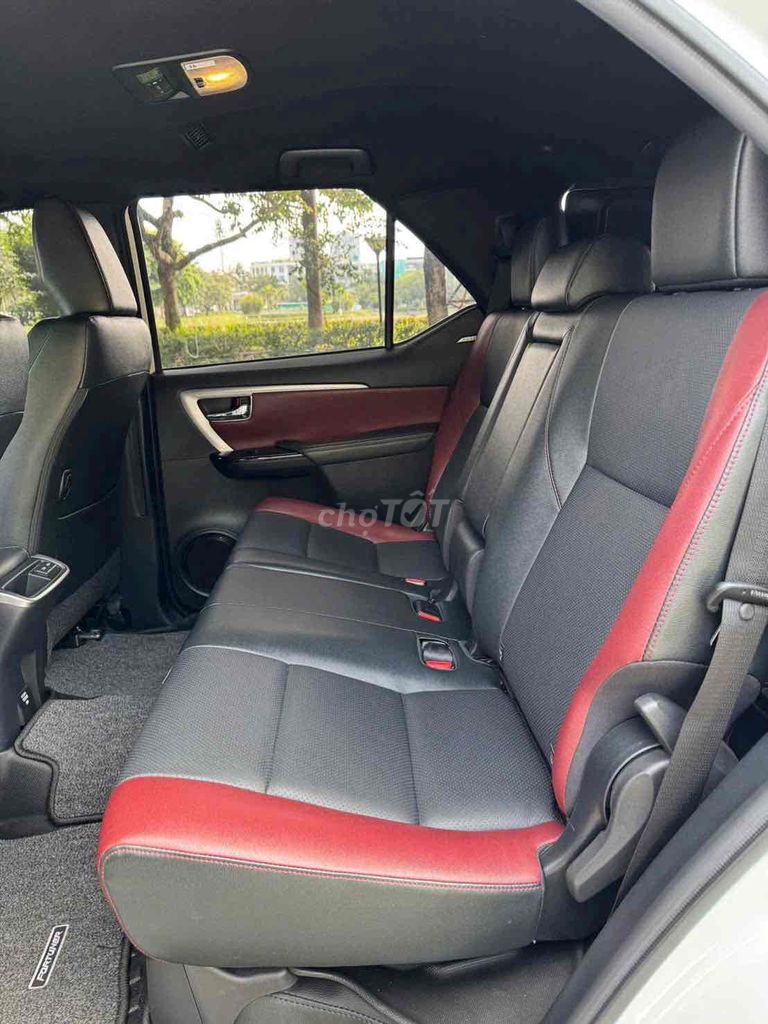 Toyota Fortuner 2024 (full dầu) lăn bánh 1vạn km. Mua bán Ô tô tại Quận Cầu Giấy Hà Nội được đăng bởi TRUNG HIẾU AUTO hình 16