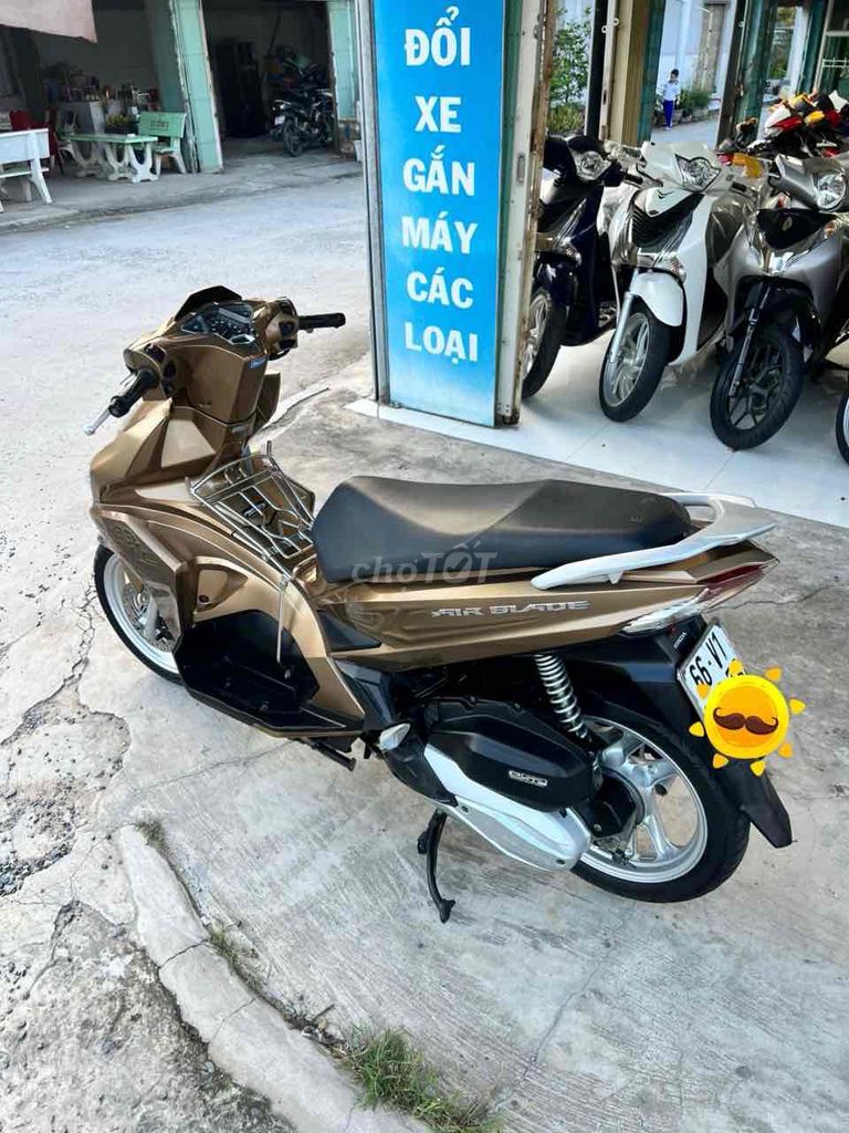 Airblade Fi xe đẹp Máy Zin (trả góp). Mua bán Xe máy tại Huyện Lai Vung Đồng Tháp được đăng bởi Cửa Hàng Xe Gắn Máy PHONG uy tín hình 3