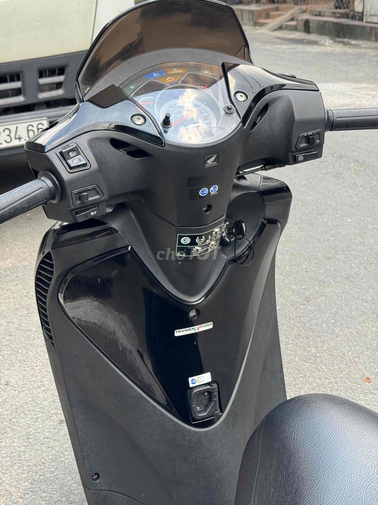 Sh 150i Nhập Ý Lên Full 2012 Hàng Zin Linh Kiện. Mua bán Xe máy tại Quận 11 Tp Hồ Chí Minh được đăng bởi MinhTien hình 9