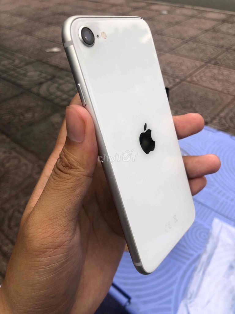 Apple iPhone SE 64GB Trắng 2020. Mua bán Điện thoại tại Quận Tân Bình Tp Hồ Chí Minh được đăng bởi Tony Chung hình 1