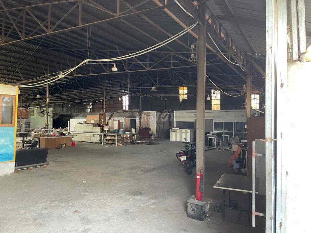 CHO THUÊ KHO/XƯỞNG DĨ AN – TP.HCM Diện tích: 1.000m² 	●	Điện: 3 pha