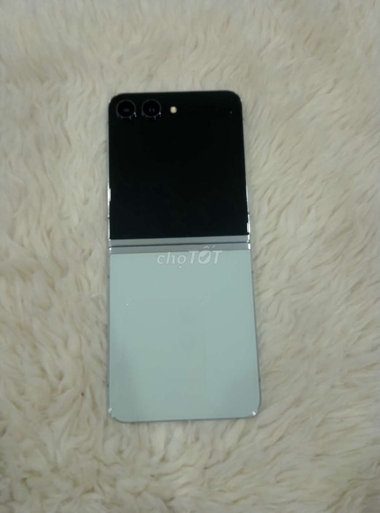 Samsung Galaxy Z Flip5 512GB Đen. Mua bán Điện thoại tại Quận 4 Tp Hồ Chí Minh được đăng bởi Nguyễn Thùy  hình 1