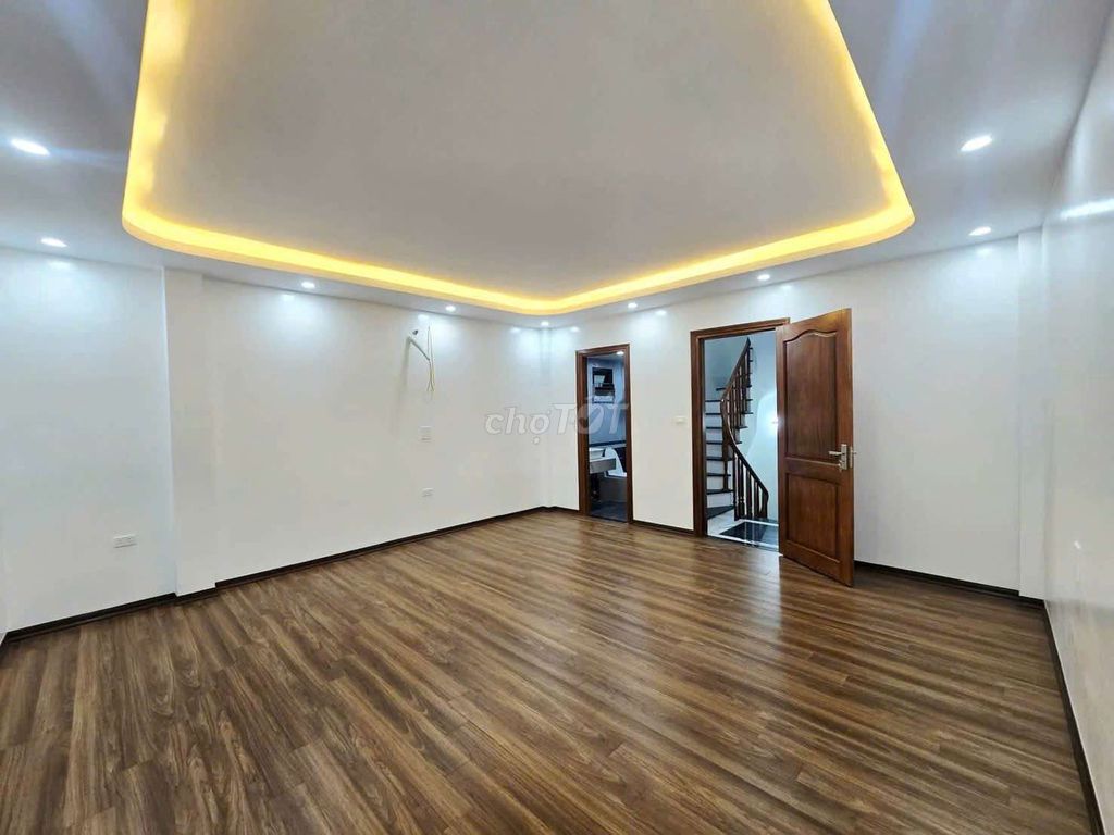 Cau Giay TT - 10 м от улицы - 40 м2. 6 этажей, недавно построенный лифт - ширина метра