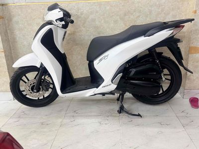 Sh 125 màu trắng đen mới keng máy mốc siêu ngon. Mua bán Xe máy tại Quận Sơn Trà Đà Nẵng được đăng bởi Minh Dũng bán trả góp 136 vân đồn 