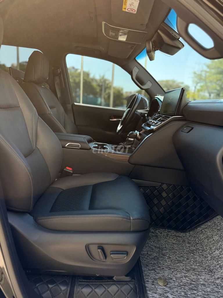 Toyota Land Cruiser 300 VXR V6 2023, Chất Như Mới. Mua bán Ô tô tại Quận Long Biên Hà Nội được đăng bởi Long Biên Cars hình 9