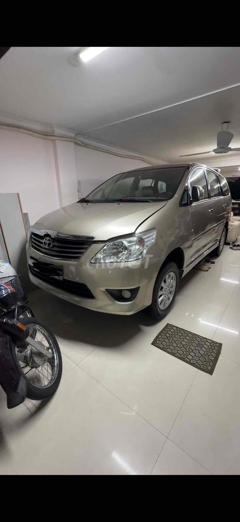 Toyota Innova 2012 2.0V - 12500 km. Mua bán Ô tô tại Quận 4 Tp Hồ Chí Minh được đăng bởi đặng chấn nguyên hình 2