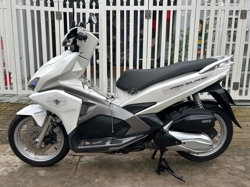 Honda Airblade 125Fi CHÍNH CHỦ khoá lớn. Mua bán Xe máy tại Thành phố Mỹ Tho Tiền Giang được đăng bởi Trân Phong hình 1