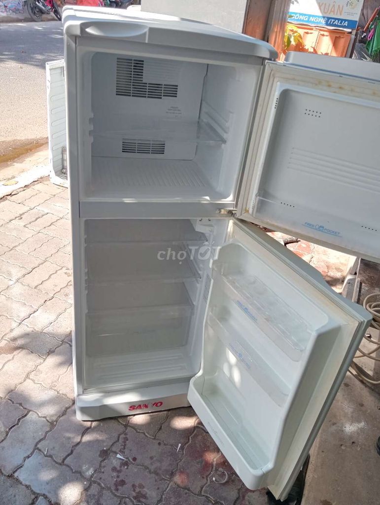 Thanh lý tủ lạnh Sanyo 130lít không đóng tuyết