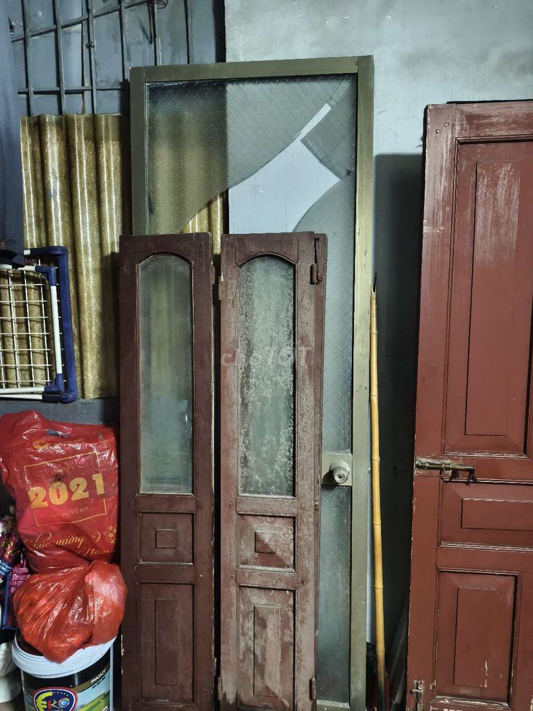 Cho/Tặng cửa sổ gỗ màu nâu và cửa nhôm kính. Mua bán Nội thất, đồ gia dụng khác tại Quận Lê Chân Hải Phòng được đăng bởi Nguyễn Hoàng Việt hình 1