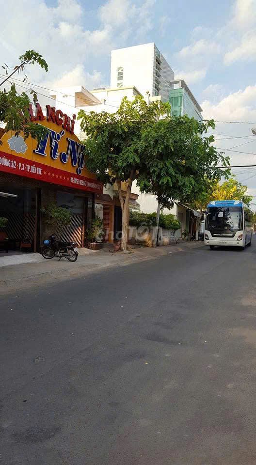 Cần cho thuê mặt bằng nhà nguyên căn mặt tiền 9m x 35m chợ Bến Tre