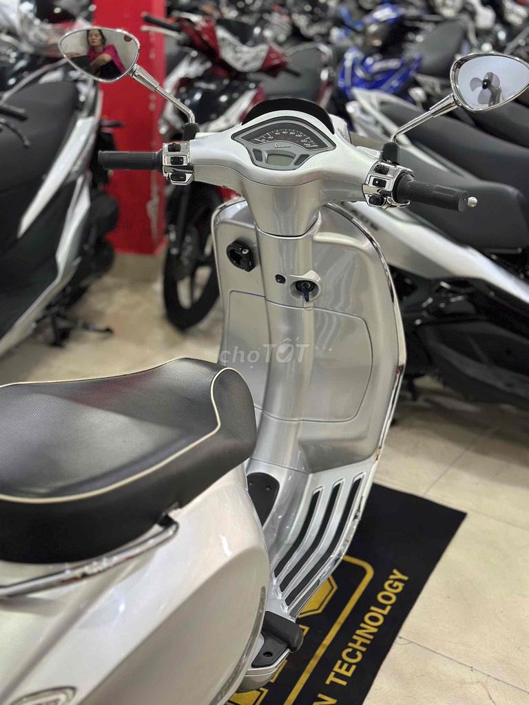 Piaggio Vespa 125 2020 Серебристый Poche. Супер байк. HSTQ