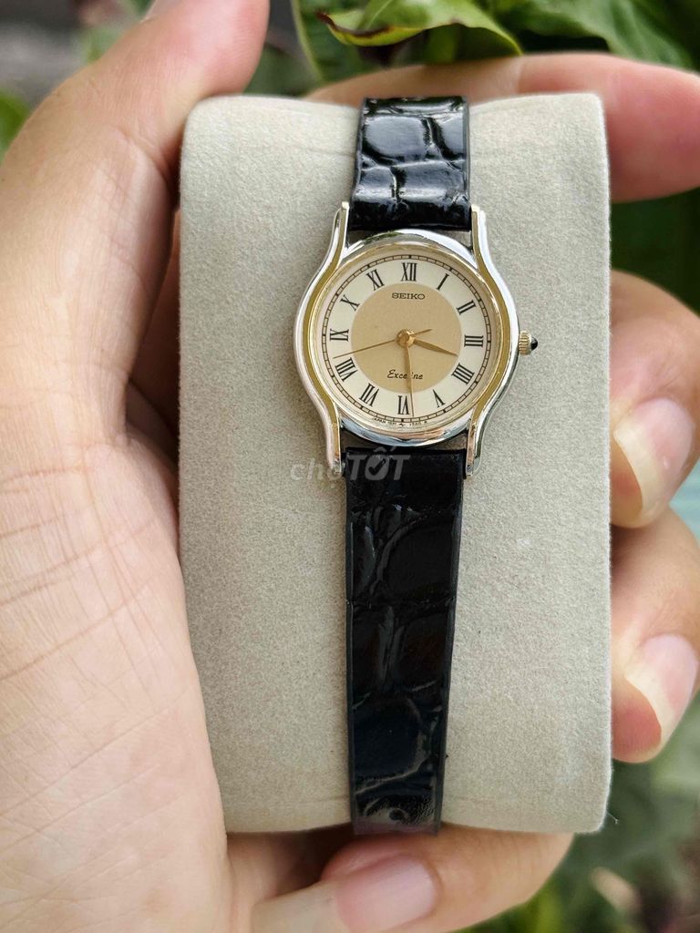 Seiko Exceline Nữ Dây da Kính sapphire Đen Vàng. Mua bán Đồng hồ tại Quận Nam Từ Liêm Hà Nội được đăng bởi Thuận Nguyễn Tài hình 1
