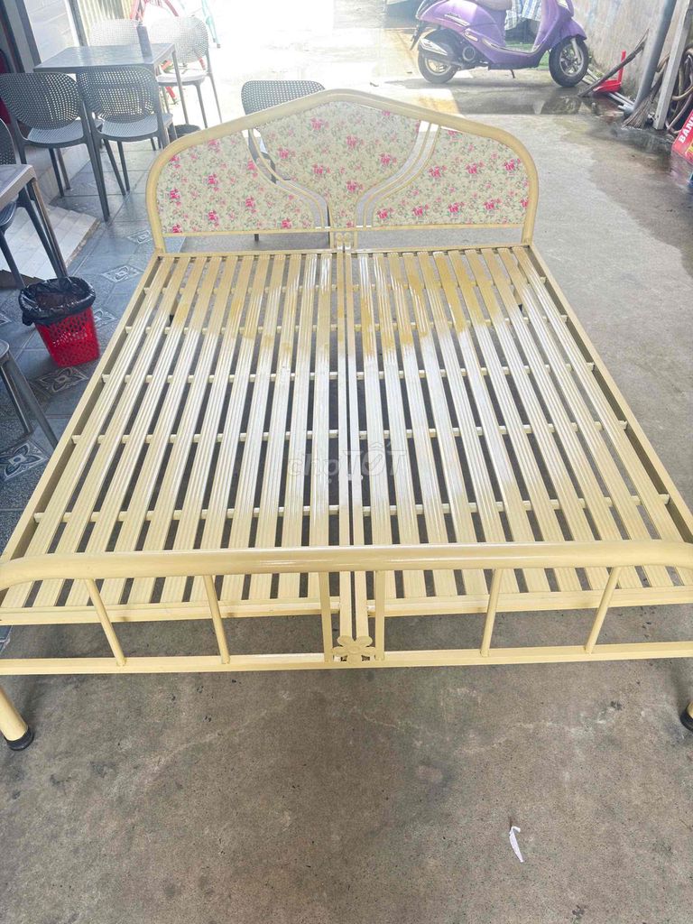 Giường sắt  1m6 x 2m Đã qua sử dụng. Mua bán Giường, chăn ga gối nệm tại Quận Cái Răng Cần Thơ được đăng bởi võ hoàng mến hình 1