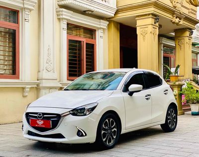 Mazda 2 2017 AT Hatchback Trắng Cực Đẹp Giá Tốt