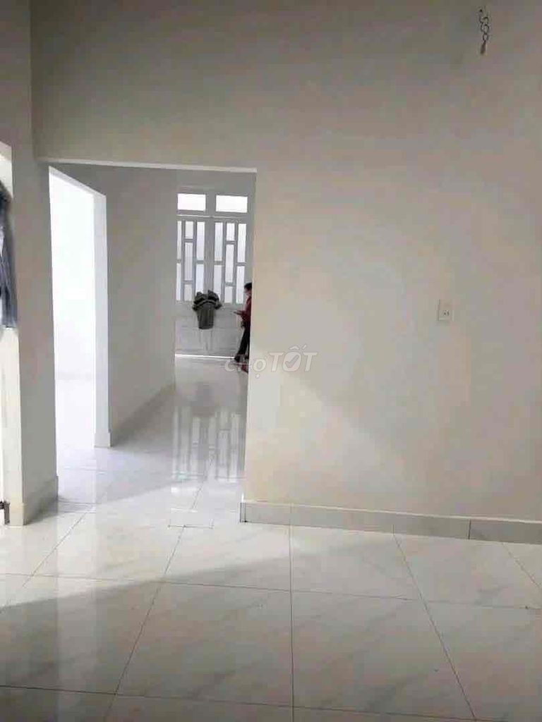 Nhà ngay chợ cổng 10 Long Bình sát công viên Tam Hiệp cấp 4 dễ decor