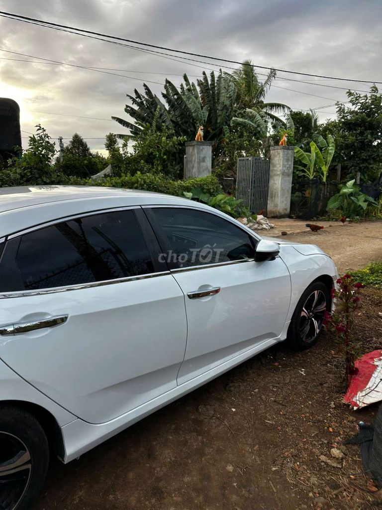 Honda Civic 1.5 Turbo Trắng 2018. Mua bán Ô tô tại Thành phố Buôn Ma Thuột Đắk Lắk được đăng bởi Nguyen Linh hình 5