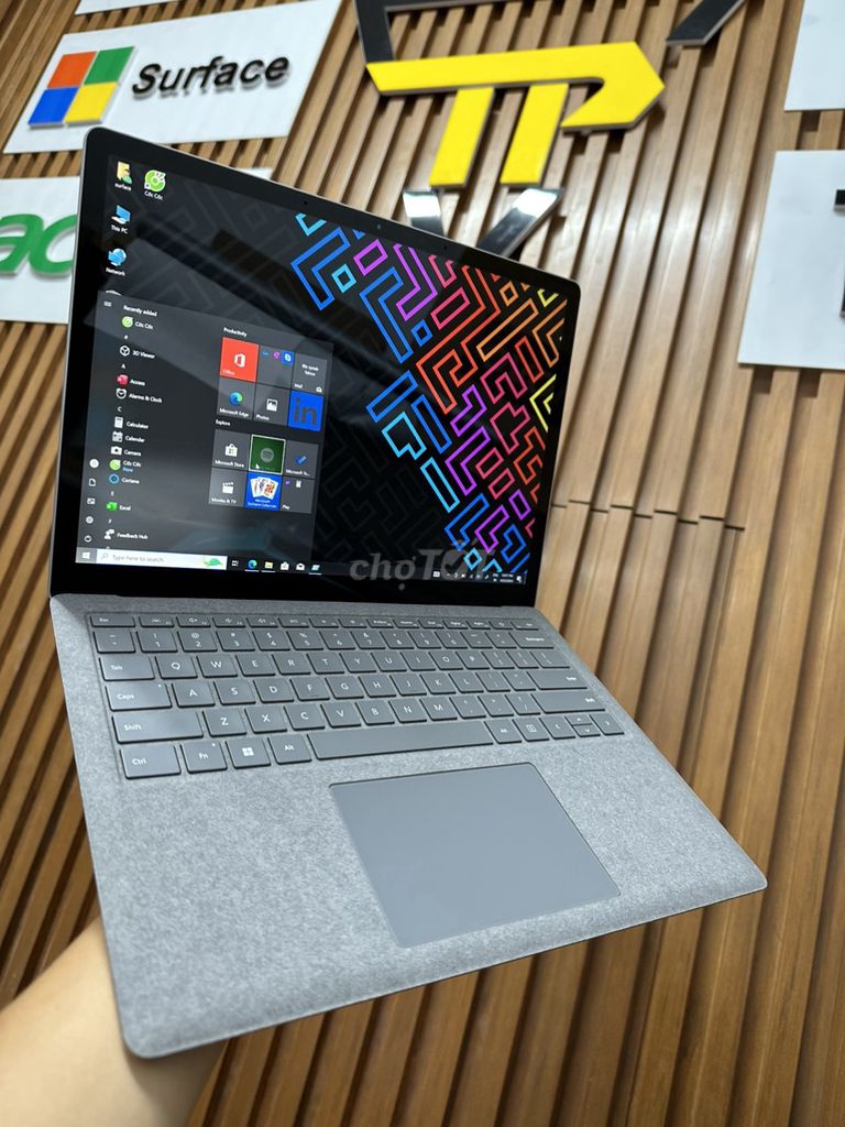Surface Laptop 4, core i7 1185G7, 16G, 512G.