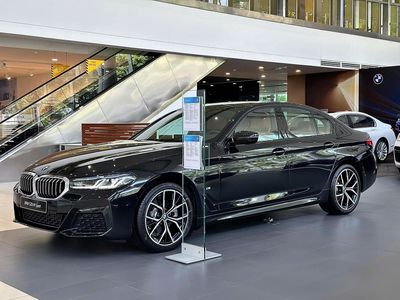 BMW 520i M Sport Đen 5 chỗ