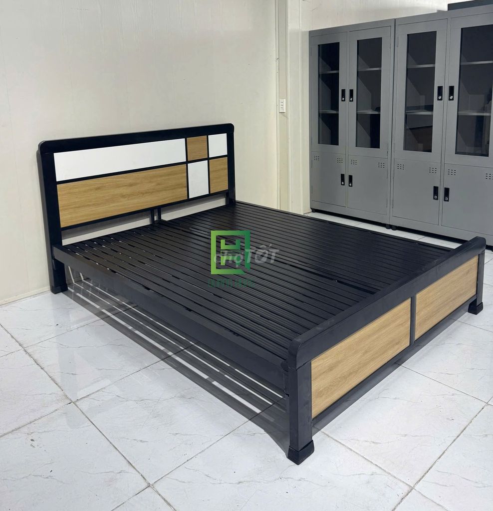 Giường sắt Quang Hùng 1m8x2m Đen vân gỗ. Mua bán Giường, chăn ga gối nệm tại Huyện Bình Chánh Tp Hồ Chí Minh được đăng bởi Nội Thất Quang Hùng TD hình 1