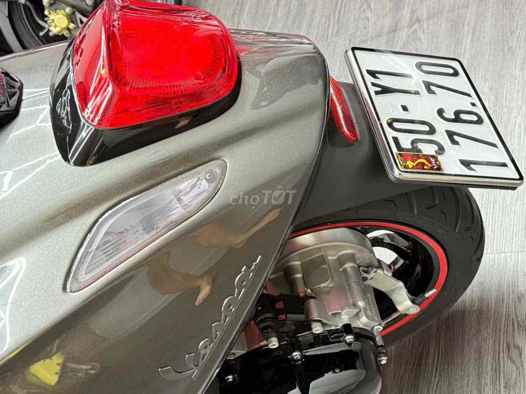 Piaggio Sprint Iget 2018 Xám Lambo