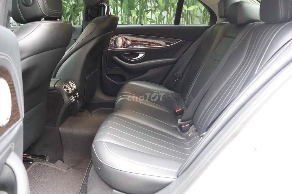 Mercedes Benz E250 AMG model 2018 lên E63. Mua bán Ô tô tại Quận 8 Tp Hồ Chí Minh được đăng bởi Khoa nguyễn hình 9