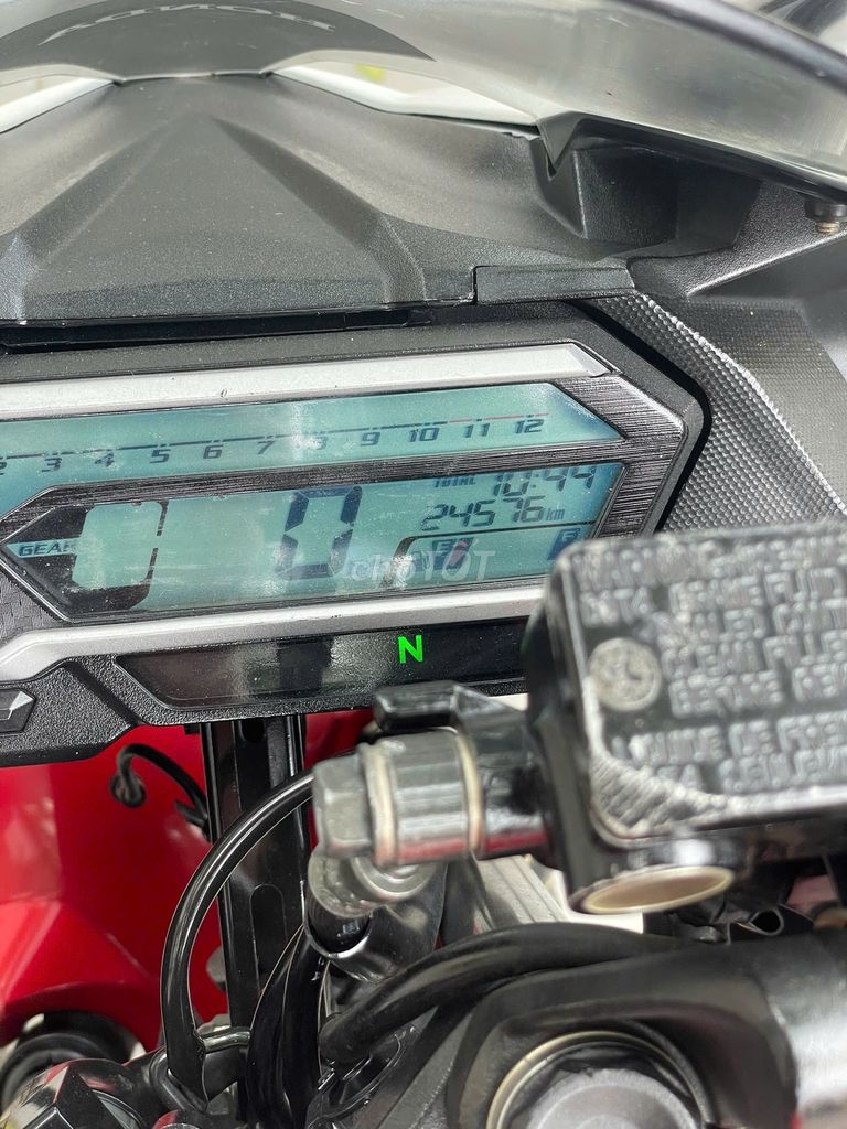 Cần bán Honda CBR150R đời 2016 màu đỏ trắng. Mua bán Xe máy tại Quận Cầu Giấy Hà Nội được đăng bởi Nguyễn Thái hình 6