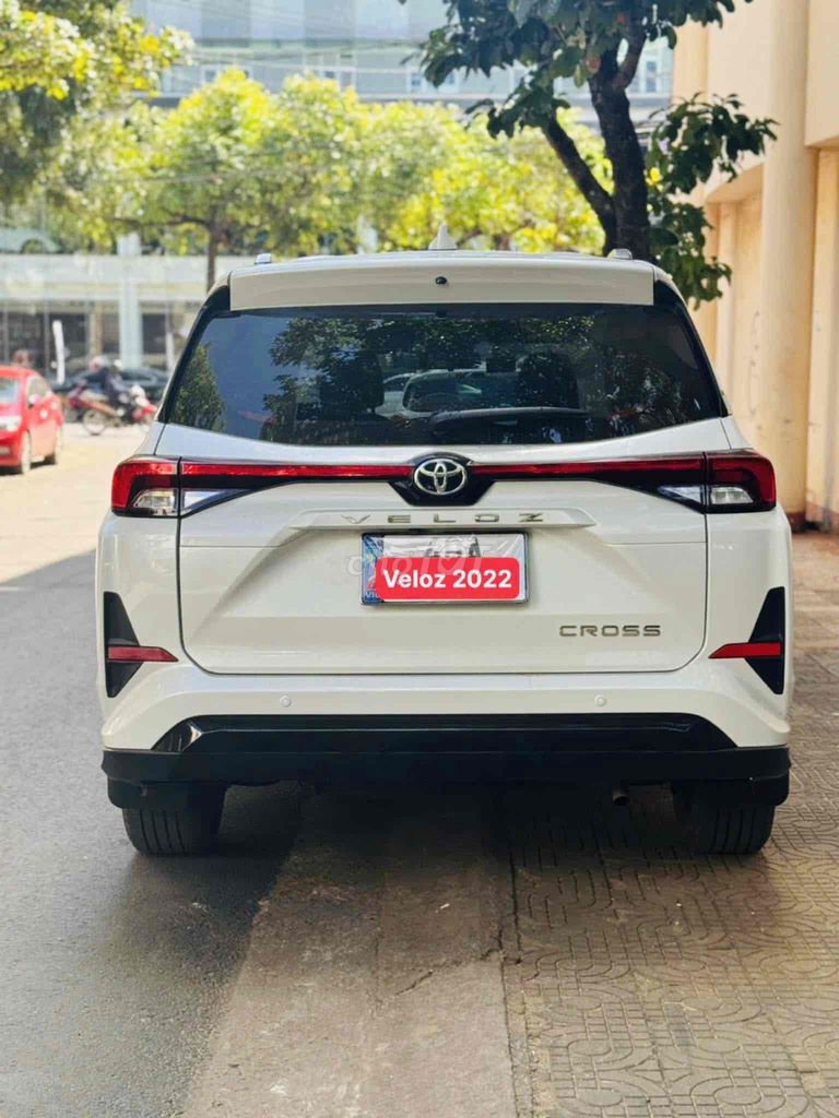 Toyota Veloz Cross 2022 CVT Top - 31000 km