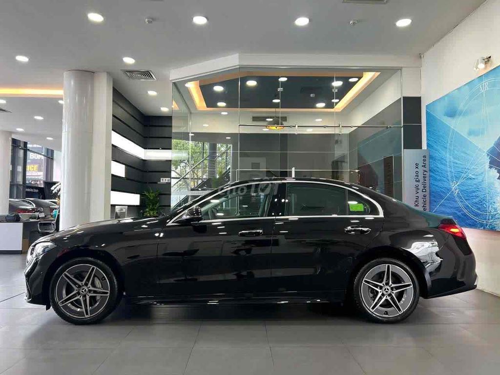 Mercedes Benz C Class 2025 C300 V2 AMG siêu lướt. Mua bán Ô tô tại Quận Bình Thạnh Tp Hồ Chí Minh được đăng bởi Hùng Mercedes Haxaco Hàng Xanh hình 1