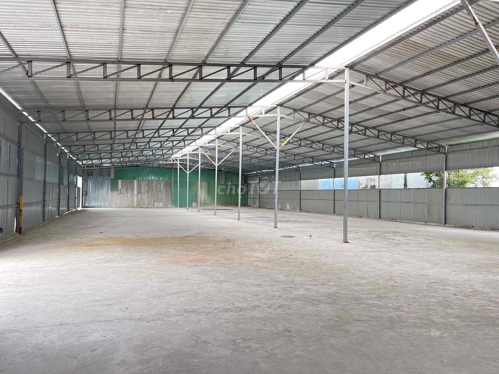 CHO THUÊ XƯỞNG 1100M2 , XƯỞNG MỚI XÂY DỤNG GẦN KDC VẠN PHÚC.