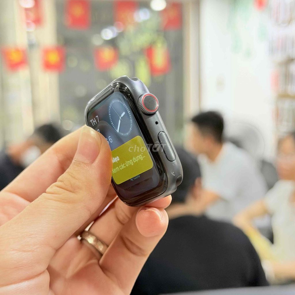Apple Watch Series 5 Nhôm Đen LTE 44mm. Mua bán Thiết bị đeo thông minh tại Quận Đống Đa Hà Nội được đăng bởi Giang Trần Watch hình 1