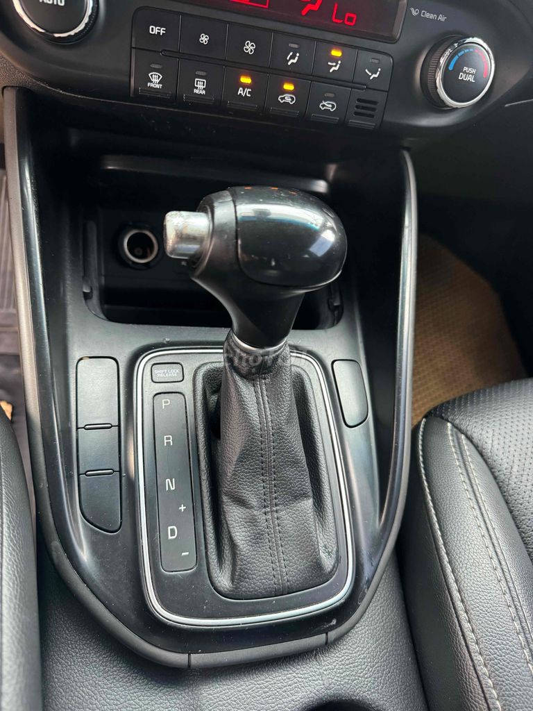 Kia Rondo 2016 số tự động máy dầu. Mua bán Ô tô tại Quận Hà Đông Hà Nội được đăng bởi Hiệp Xoăn Hà Đông hình 15