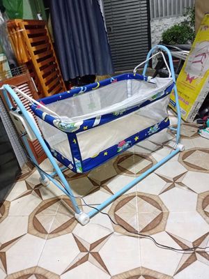 Nôi đưa autoru. Mua bán Mẹ và bé tại Quận Tân Bình Tp Hồ Chí Minh được đăng bởi vân