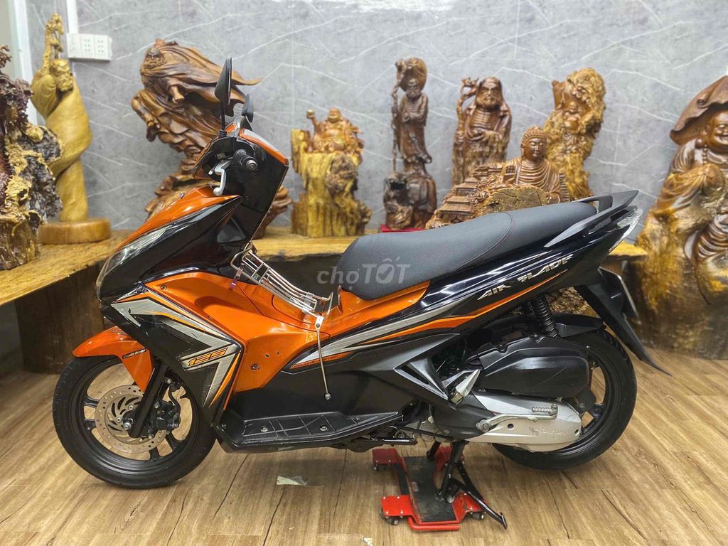 👉Airblade chính chủ biển SG dàn áo đẹp, máy zin. Mua bán Xe máy tại Quận 7 Tp Hồ Chí Minh được đăng bởi Xe Cũ Hiếu CT hình 6