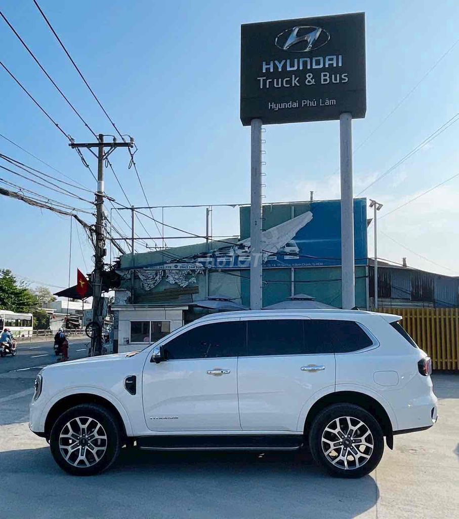 Ford Everest Titanium+ 2.0L AT 2 Cầu 1 Chủ Đi Kỹ. Mua bán Ô tô tại Quận Tân Bình Tp Hồ Chí Minh được đăng bởi TRUNG TÂM XE LƯỚT CHÍNH HÃNG hình 8