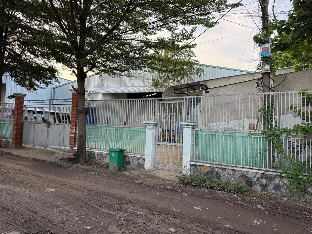 Cần cho Thuê xưởng Diện tích rộng đẹp , xe tải cont  lưu thông 24/7