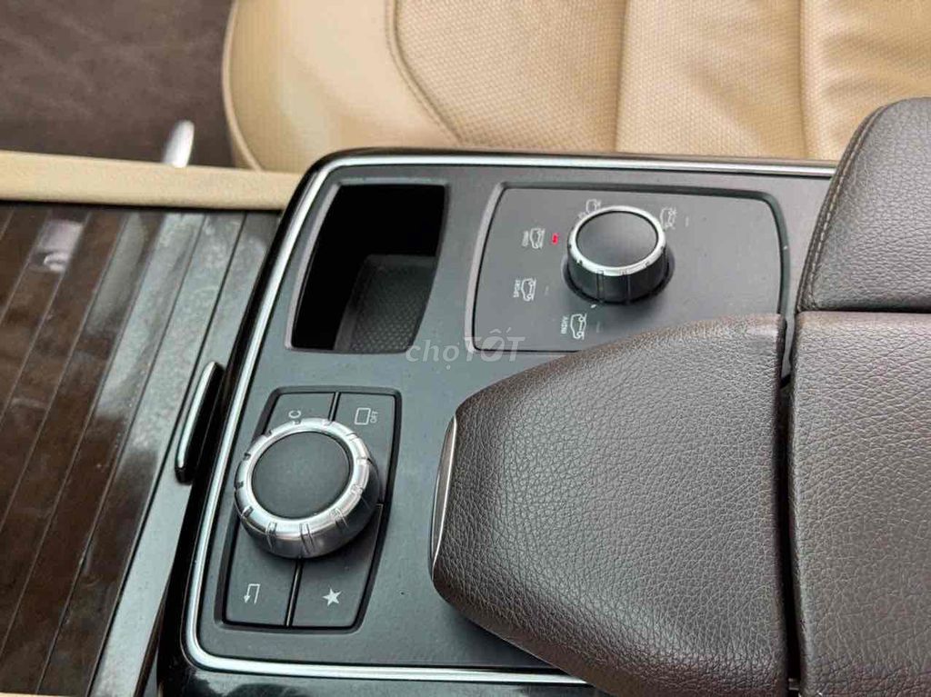 Mercedes Benz GLE 400 4Matic đen/kem 2016. Mua bán Ô tô tại Quận Long Biên Hà Nội được đăng bởi Trang Gala hình 15